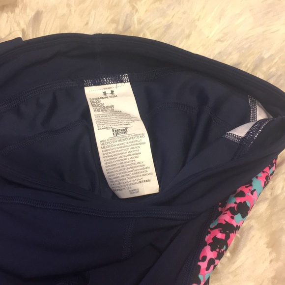 Under Armour Crop - Picture 6 of 7